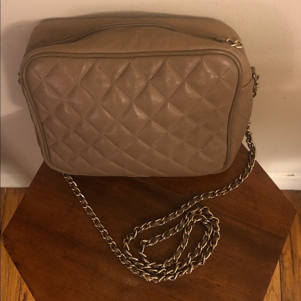 Elegant Tan Quilted Crossbody Bag - Picture 5 of 5